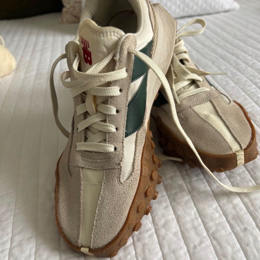 New Balance Men’s Beige & Green Retro Runner Sneakers